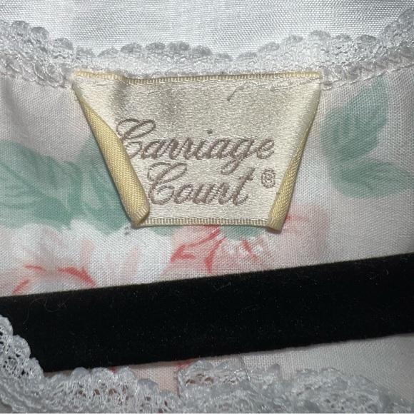 Carriage Court Nightgown - Picture 3 of 7